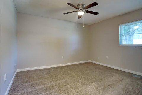 House in Seffner, Florida 3 bedrooms, 142.88 sq.m. № 1903365 - photo 7