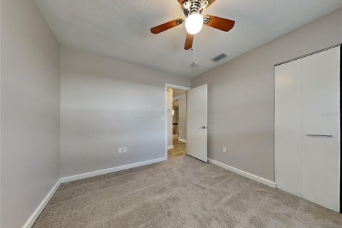 House in Seffner, Florida 3 bedrooms, 142.88 sq.m. № 1903365 - photo 11