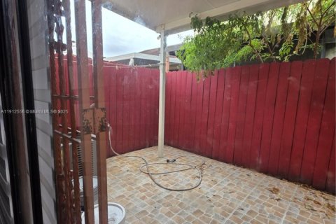 Снять в аренду таунхаус в Суитуотер, Флорида 2 спальни, 107.77м2, № 1973775 - фото 11