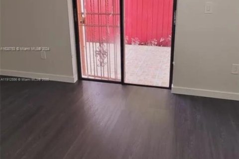 Снять в аренду таунхаус в Суитуотер, Флорида 2 спальни, 107.77м2, № 1973775 - фото 7