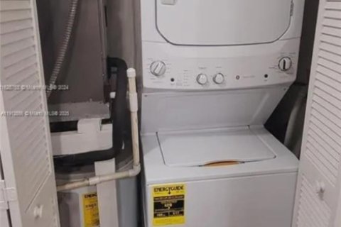 Снять в аренду таунхаус в Суитуотер, Флорида 2 спальни, 107.77м2, № 1973775 - фото 6