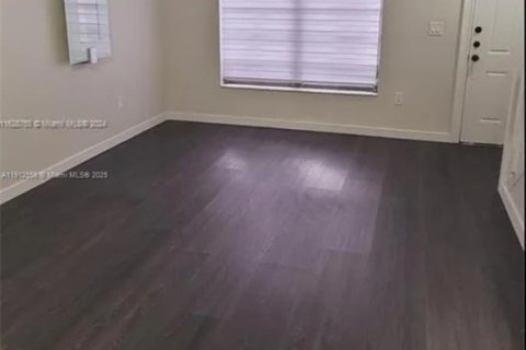 Снять в аренду таунхаус в Суитуотер, Флорида 2 спальни, 107.77м2, № 1973775 - фото 5