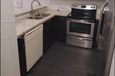 Снять в аренду таунхаус в Суитуотер, Флорида 2 спальни, 107.77м2, № 1973775 - фото 4