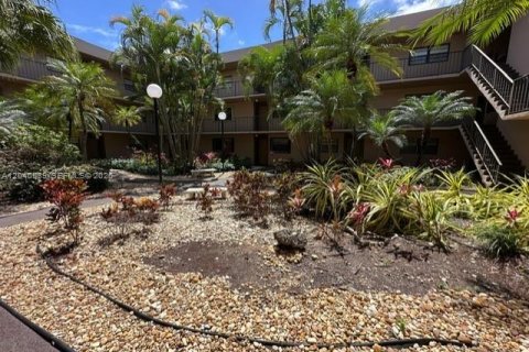 Condo in Miami, Florida, 2 bedrooms  № 2087194 - photo 26