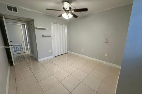 Condo in Miami, Florida, 2 bedrooms  № 2087194 - photo 14