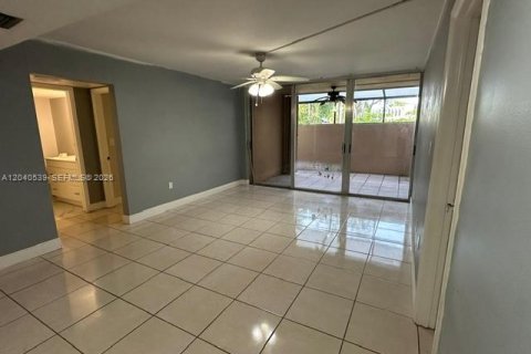 Condo in Miami, Florida, 2 bedrooms  № 2087194 - photo 3