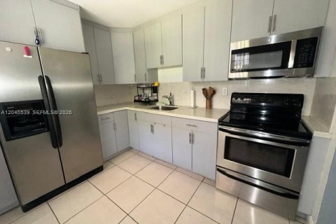 Condo in Miami, Florida, 2 bedrooms  № 2087194 - photo 5