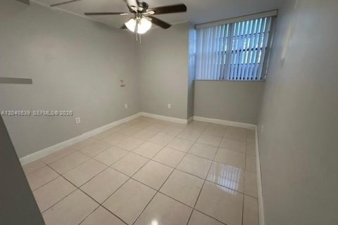 Condo in Miami, Florida, 2 bedrooms  № 2087194 - photo 8