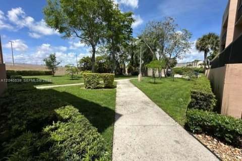 Condo in Miami, Florida, 2 bedrooms  № 2087194 - photo 28