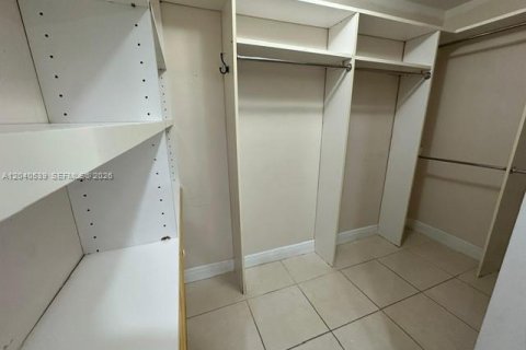 Condo in Miami, Florida, 2 bedrooms  № 2087194 - photo 10