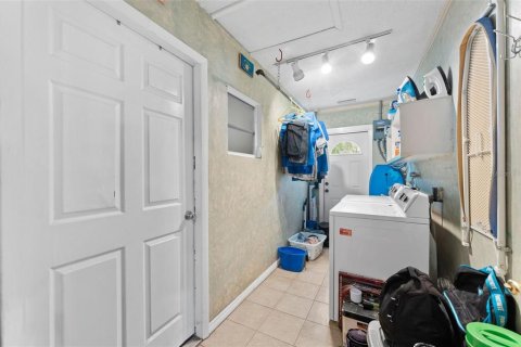 House in Palm Harbor, Florida 4 bedrooms, 183.67 sq.m. № 1803179 - photo 27