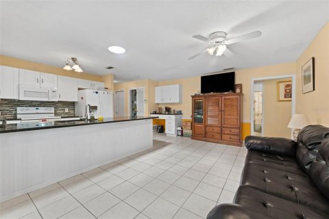 House in Palm Harbor, Florida 4 bedrooms, 183.67 sq.m. № 1803179 - photo 14