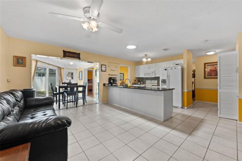 House in Palm Harbor, Florida 4 bedrooms, 183.67 sq.m. № 1803179 - photo 15