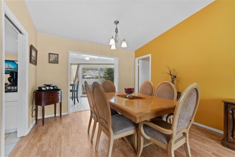 House in Palm Harbor, Florida 4 bedrooms, 183.67 sq.m. № 1803179 - photo 8
