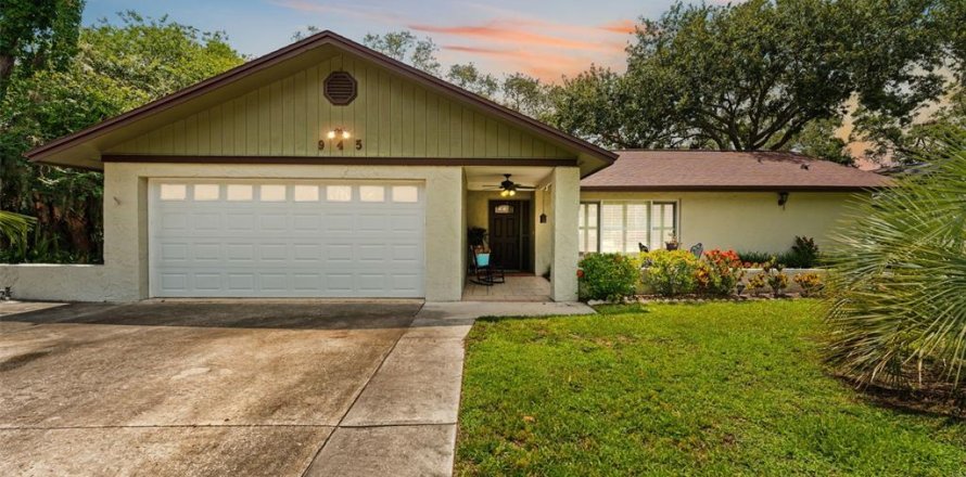 House in Palm Harbor, Florida 4 bedrooms, 183.67 sq.m. № 1803179