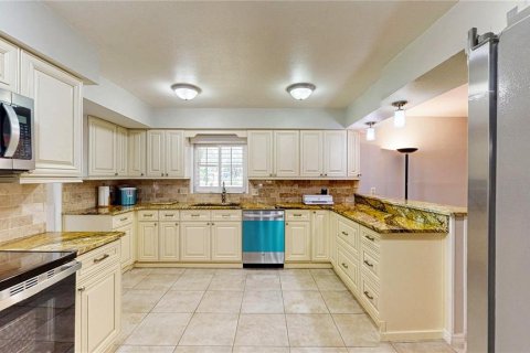 House in Lakeland, Florida 3 bedrooms, 201.97 sq.m. № 1839028 - photo 2