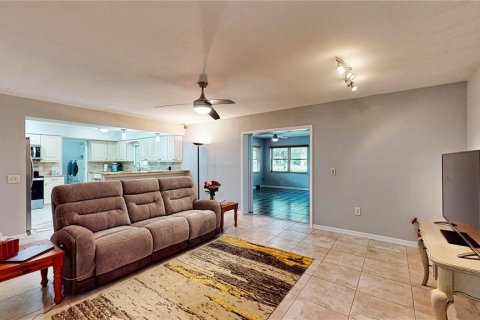 House in Lakeland, Florida 3 bedrooms, 201.97 sq.m. № 1839028 - photo 3