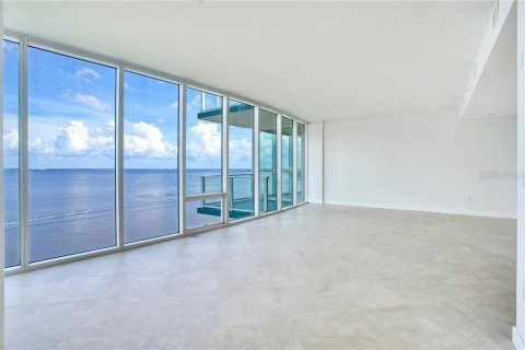 Condo in Tampa, Florida, 2 bedrooms  № 352180 - photo 4