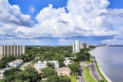 Condo in Tampa, Florida, 2 bedrooms  № 352180 - photo 9
