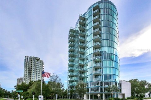 Condo in Tampa, Florida, 2 bedrooms  № 352180 - photo 1