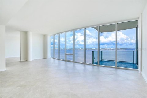 Condo in Tampa, Florida, 2 bedrooms  № 352180 - photo 5