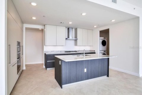 Condo in Tampa, Florida, 2 bedrooms  № 352180 - photo 13