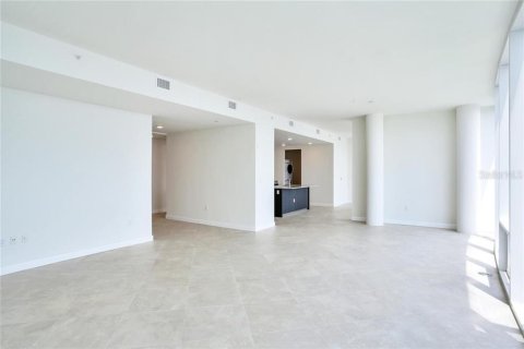 Condo in Tampa, Florida, 2 bedrooms  № 352180 - photo 11