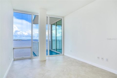 Condo in Tampa, Florida, 2 bedrooms  № 352180 - photo 19