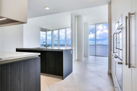 Condo in Tampa, Florida, 2 bedrooms  № 352180 - photo 15