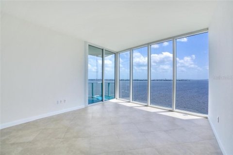 Condo in Tampa, Florida, 2 bedrooms  № 352180 - photo 16