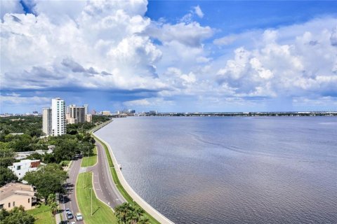 Condo in Tampa, Florida, 2 bedrooms  № 352180 - photo 6