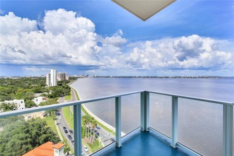 Condo in Tampa, Florida, 2 bedrooms  № 352180 - photo 28