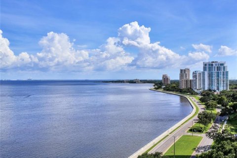 Condo in Tampa, Florida, 2 bedrooms  № 352180 - photo 7