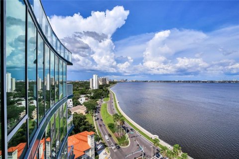 Condo in Tampa, Florida, 2 bedrooms  № 352180 - photo 29