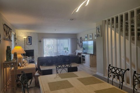 Adosado en alquiler en Treasure Island, Florida, 2 dormitorios, 132.85 m2 № 1915874 - foto 7