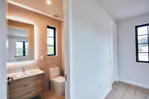 House in Coral Gables, Florida 6 bedrooms, 384.15 sq.m. № 1848997 - photo 20