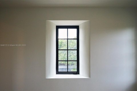 House in Coral Gables, Florida 6 bedrooms, 384.15 sq.m. № 1848997 - photo 21
