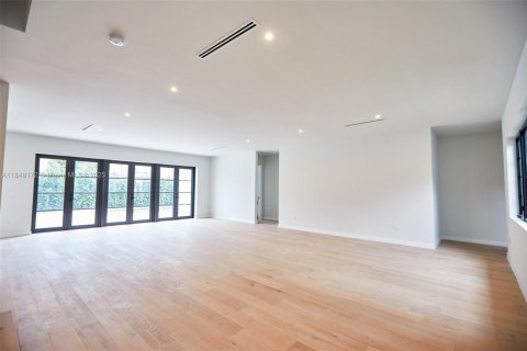 House in Coral Gables, Florida 6 bedrooms, 384.15 sq.m. № 1848997 - photo 4