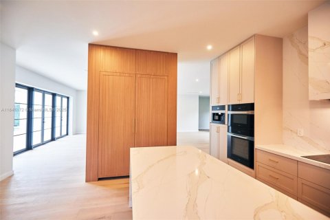House in Coral Gables, Florida 6 bedrooms, 384.15 sq.m. № 1848997 - photo 8