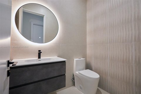 House in Coral Gables, Florida 6 bedrooms, 384.15 sq.m. № 1848997 - photo 15