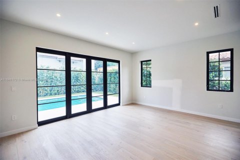House in Coral Gables, Florida 6 bedrooms, 384.15 sq.m. № 1848997 - photo 10
