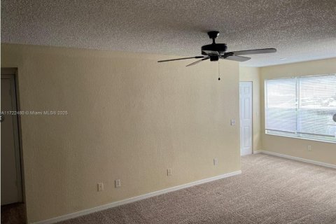 Condo in Orlando, Florida, 1 bedroom  № 2112363 - photo 11