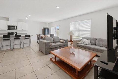 Villa ou maison à vendre à Haines City, Floride: 5 chambres, 248.42 m2 № 2398650 - photo 4