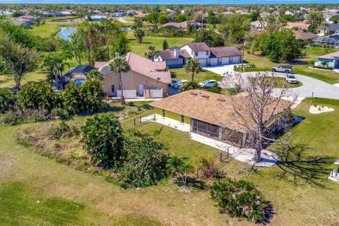 House in Punta Gorda, Florida 3 bedrooms, 127.93 sq.m. № 1573719 - photo 9