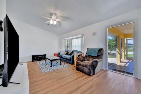 House in Punta Gorda, Florida 3 bedrooms, 127.93 sq.m. № 1573719 - photo 15