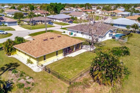 House in Punta Gorda, Florida 3 bedrooms, 127.93 sq.m. № 1573719 - photo 8