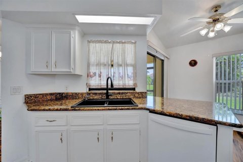 House in Punta Gorda, Florida 3 bedrooms, 127.93 sq.m. № 1573719 - photo 24