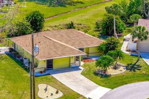 House in Punta Gorda, Florida 3 bedrooms, 127.93 sq.m. № 1573719 - photo 7