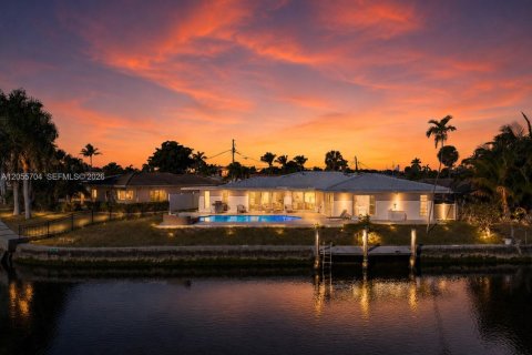 House in Pompano Beach, Florida 3 bedrooms, 180.04 sq.m. № 2276700 - photo 24