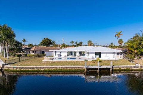House in Pompano Beach, Florida 3 bedrooms, 180.04 sq.m. № 2276700 - photo 23